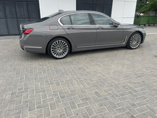 BMW 7 Series foto 4