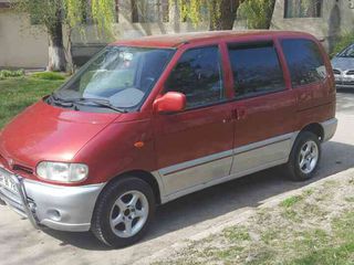 Nissan Serena foto 5