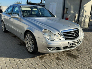 Mercedes E-Class foto 1