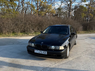 BMW 5 Series foto 2