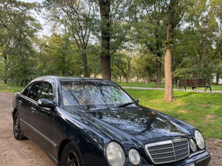 Mercedes E-Class foto 2