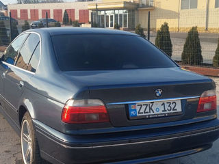 BMW 5 Series foto 4