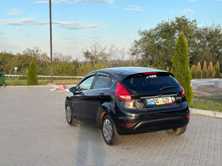 Ford Fiesta foto 4