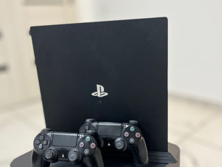 Vând PlayStation 4 Pro 480 GB + 2 Controlere DualShock 4