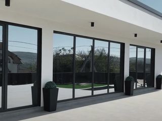 Spre vânzare casă cu design unic în stil HI-TECH situată pe 10 ari de teren foto 2