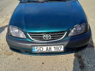 Toyota Avensis foto 2