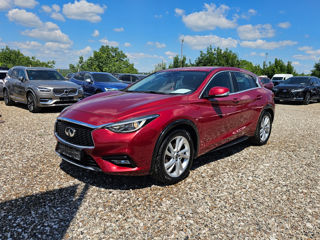 Infiniti Q30 foto 1