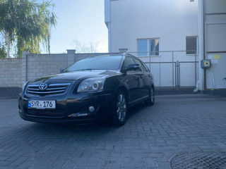 Toyota Avensis foto 1