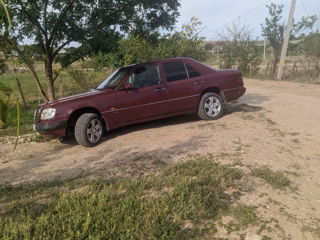 Mercedes Series (W124) foto 1