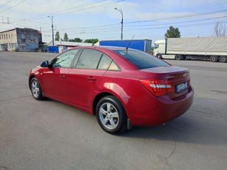 Chevrolet Cruze фото 2