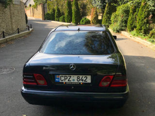 Mercedes E-Class foto 4