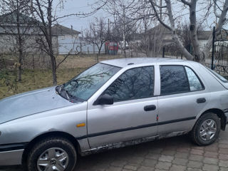 Nissan Sunny foto 4