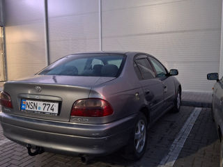 Toyota Avensis foto 5