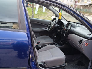 Nissan Almera foto 5