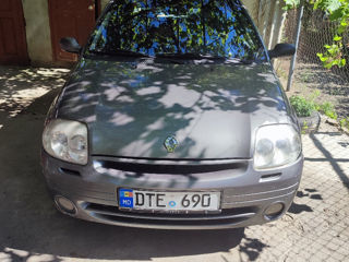 Renault Clio foto 1