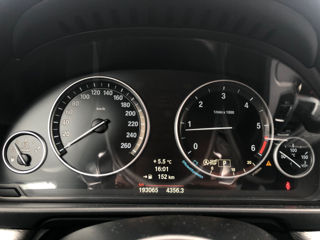 BMW 5 Series foto 11