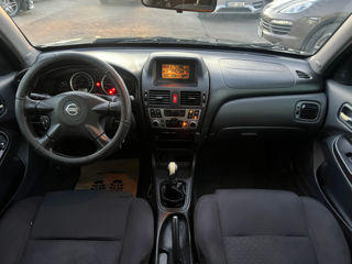 Nissan Almera foto 9