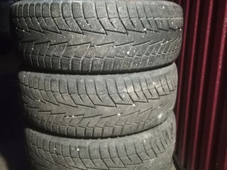 Anvelope de iarnă Hankook 195/60 R15, stare bună. foto 4