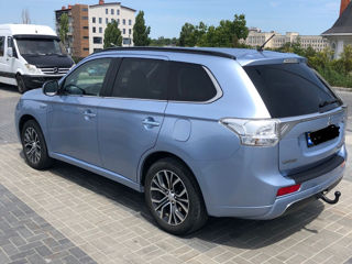 Mitsubishi Outlander foto 2