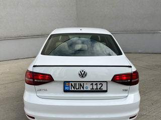 Volkswagen Jetta foto 8