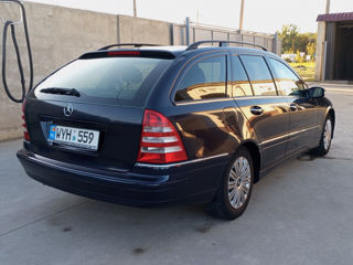 Mercedes C-Class Wagon foto 7