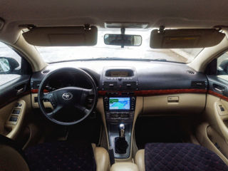 Toyota Avensis foto 8