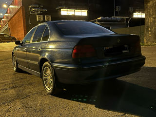 BMW 5 Series foto 6