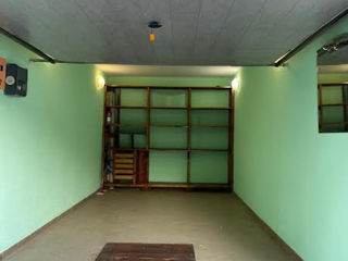Продается гараж сектор Центр ул. Eminescu Nr.40 угол ул.Bucuresti 30,1 m2, с подвалом, идеален. foto 1