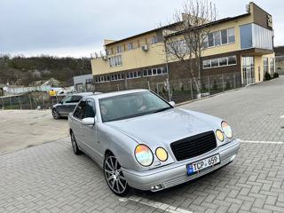 Mercedes E-Class foto 2