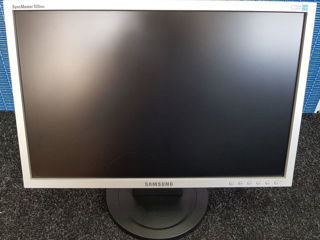 Samsung SyncMaster 920NW.