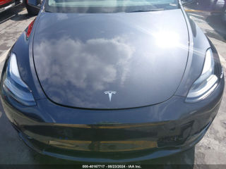 Tesla Model Y foto 2