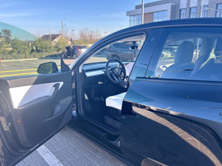 Tesla Model Y foto 7