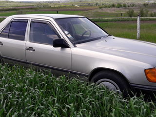 Mercedes Series (W124) foto 1