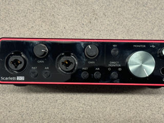 Focusrite Scarlett 2i2 foto 2