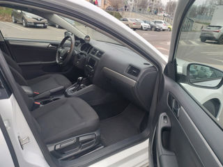 Volkswagen Jetta foto 7