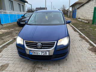 Volkswagen Touran foto 2