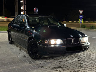 BMW 5 Series foto 1