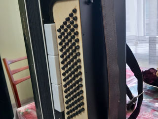 Vînd acordeon foto 2