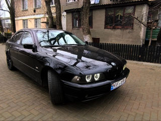 BMW 5 Series foto 4