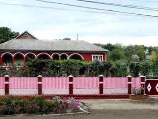 Casa buna de locuit in centrul or. Iargara, cu terasa, reparatie, mobila si tehnica de uz casnic foto 1