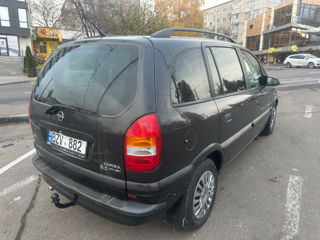 Opel Zafira foto 2