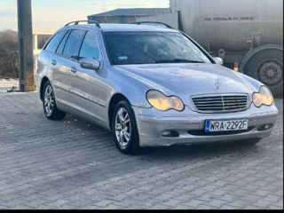 Mercedes C-Class foto 9