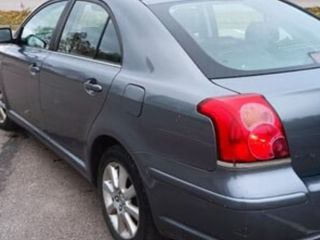 Toyota Avensis foto 4