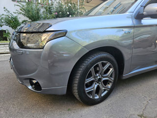 Mitsubishi Outlander foto 2