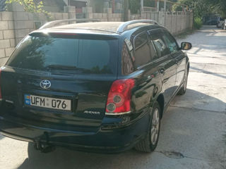 Toyota Avensis foto 2