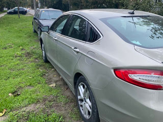 Ford Fusion foto 2