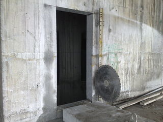 Алмазное резка дверных оконных проёмов резка стен перегородок бетоновырубка алмазное сверление з