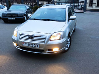 Toyota Avensis foto 2