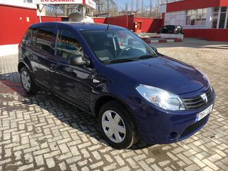 Dacia Sandero foto 2