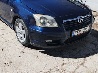 Toyota Avensis foto 6